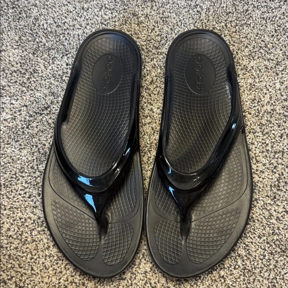 OOFOS OOlala recovery sandal black patent, 8 - Picture 9 of 10